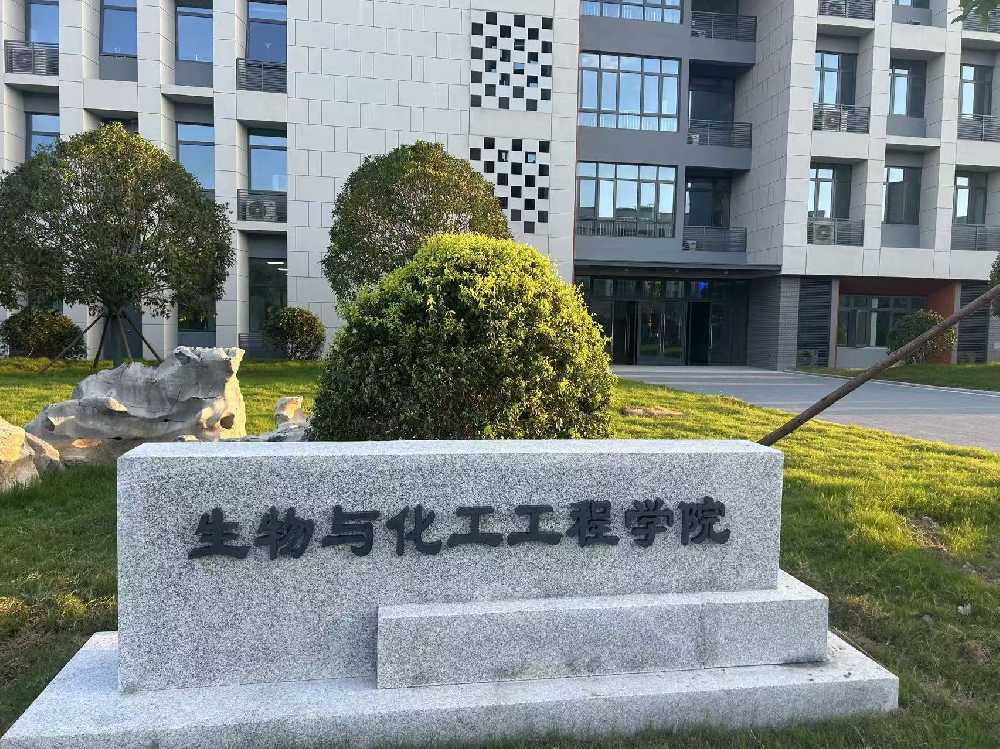 渭滨区扬州职业大学体育场高杆灯项目